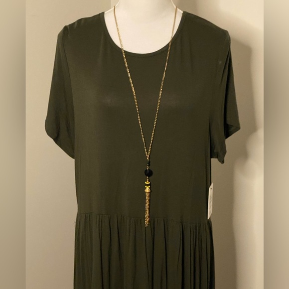 ⭐️🏷️SALE⭐️New Women’s MIDI dress with Necklace Size 1X - Picture 4 of 4